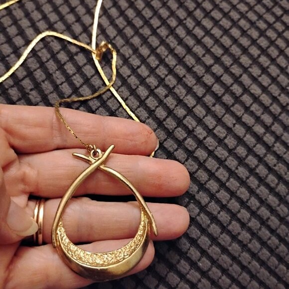 Elegant Gold Bronze Tones Pendant Necklace - Picture 5 of 9